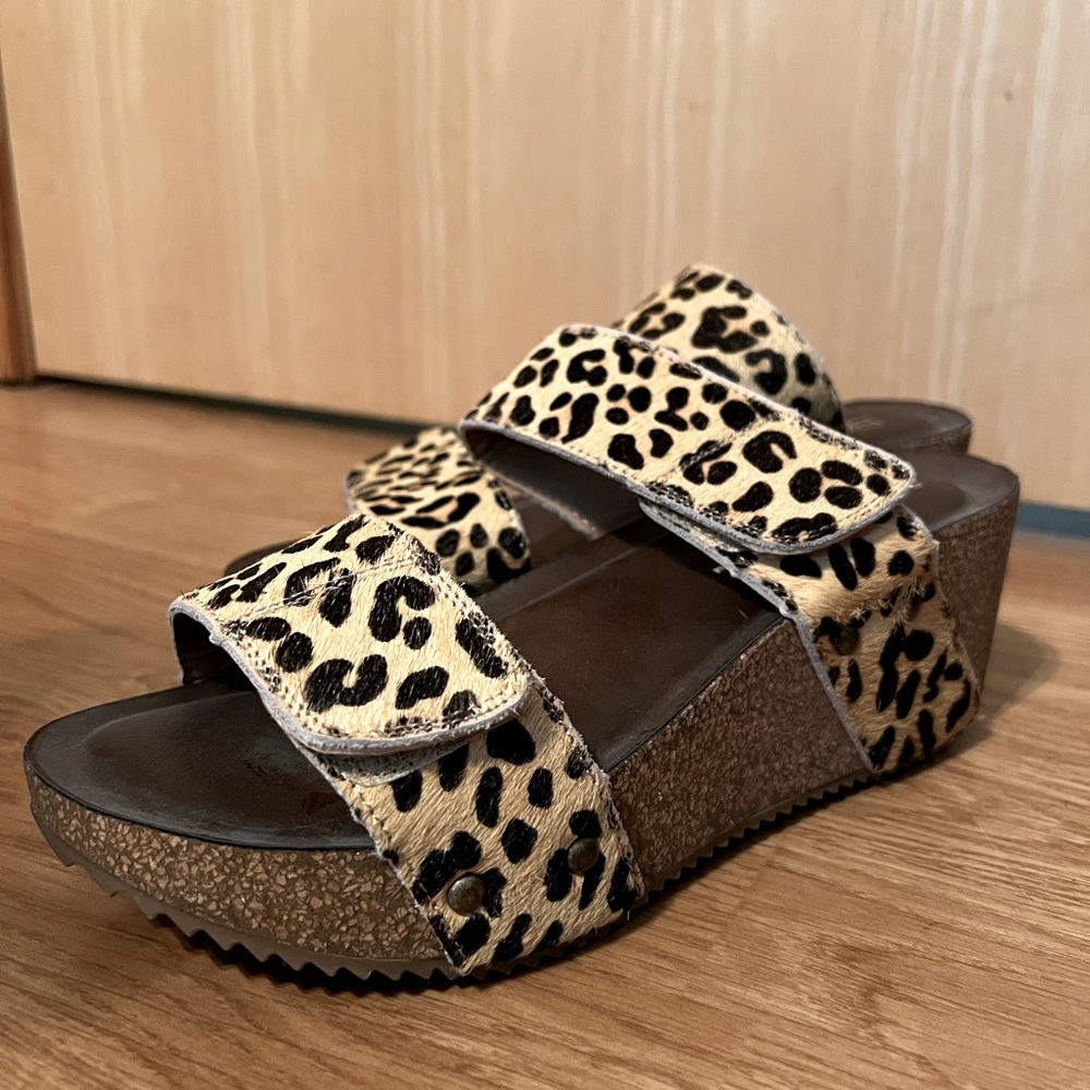 Womens Corkys Wedge Sandal Leopard Shoes SIZE 8